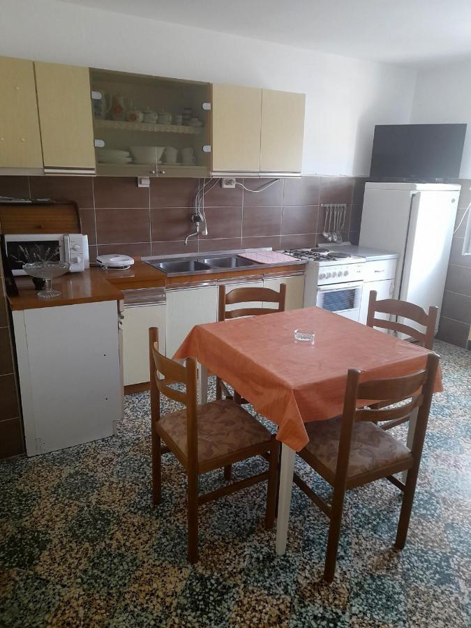 Apartments With A Parking Space Kampor, Rab - 4984 Екстер'єр фото